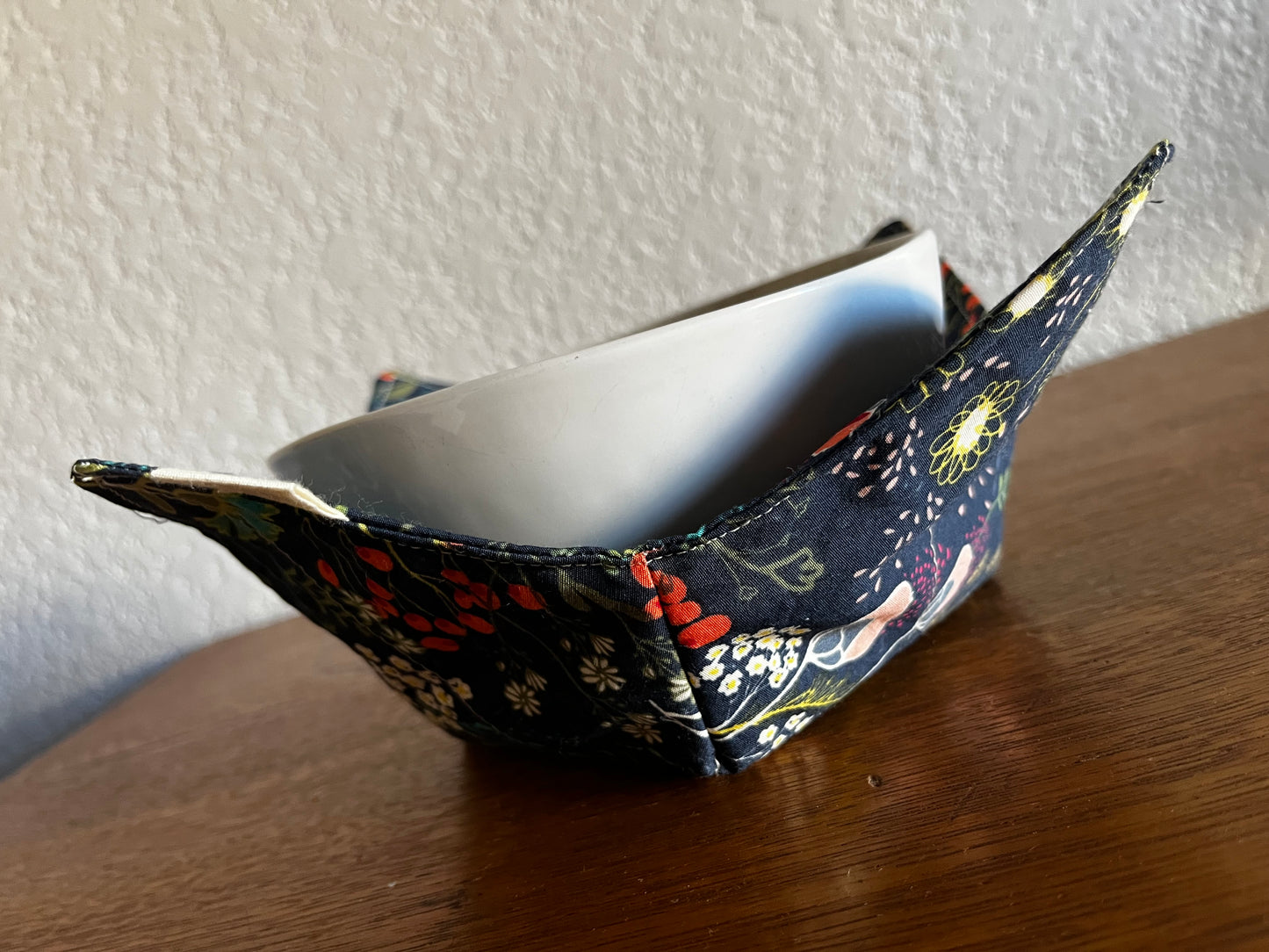 Dark Wild Flowers Bowl Cozy