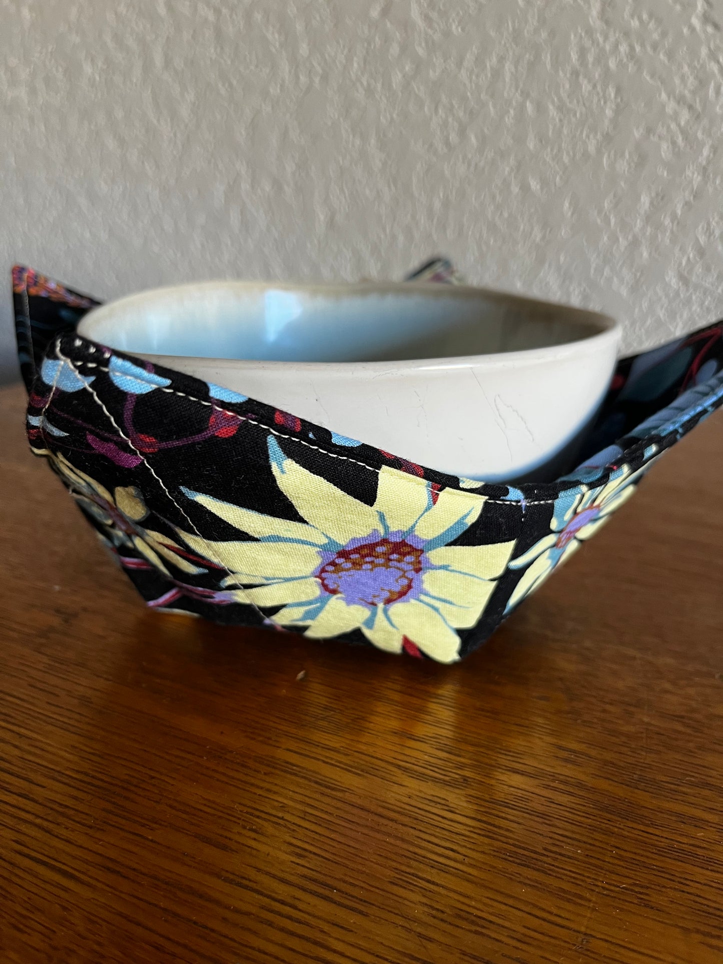 Dark and Cream Florals Bowl Cozy